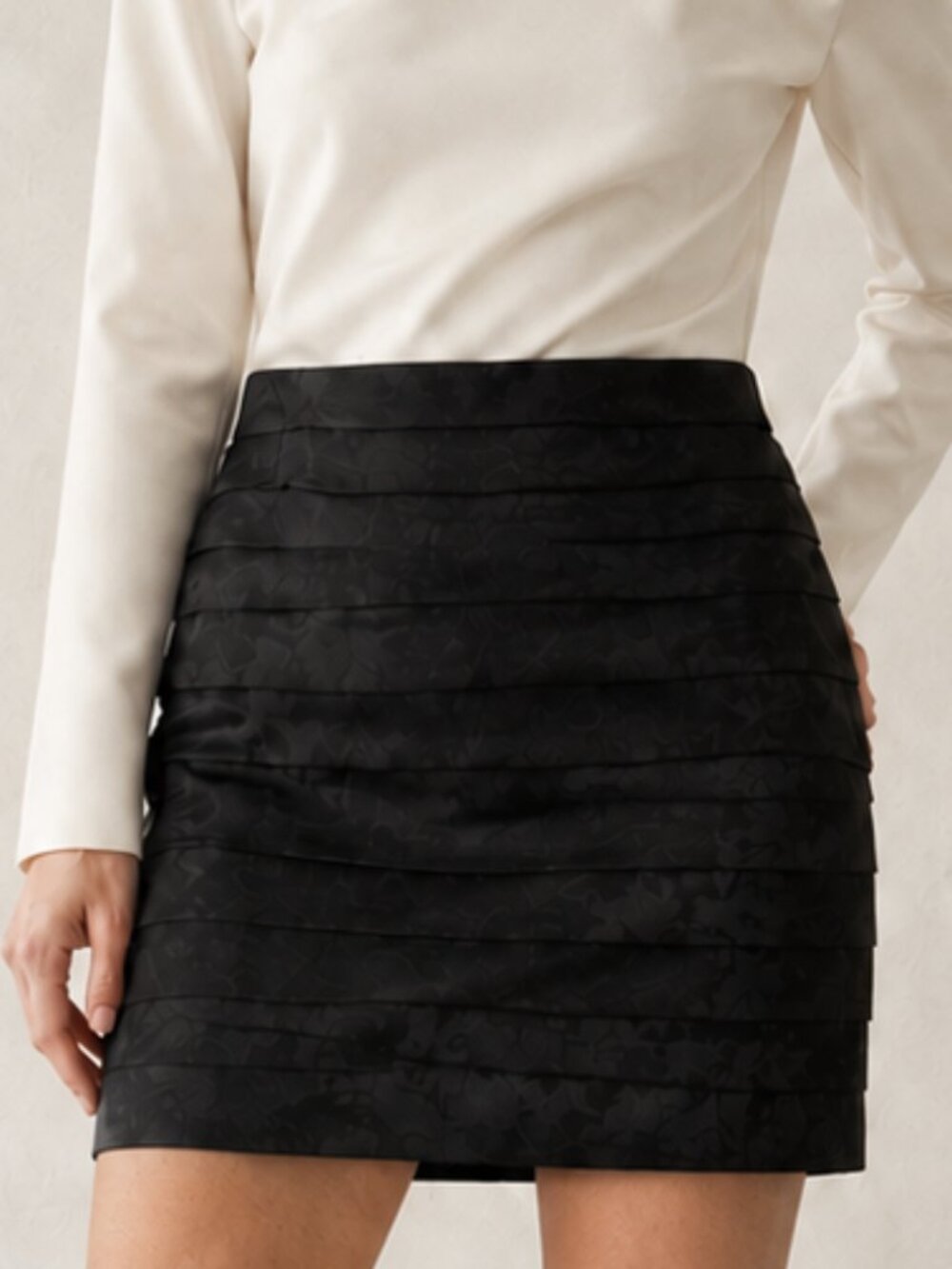 Scandi Style NWT ROHE Skirt, Sz 40 / Med, high end quiet luxury chic mini skirt